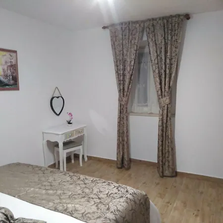 Center Roko Appartement *